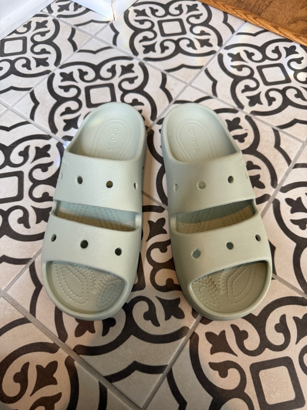 Women’s Classic Crocs 2.0 - Mint Green
